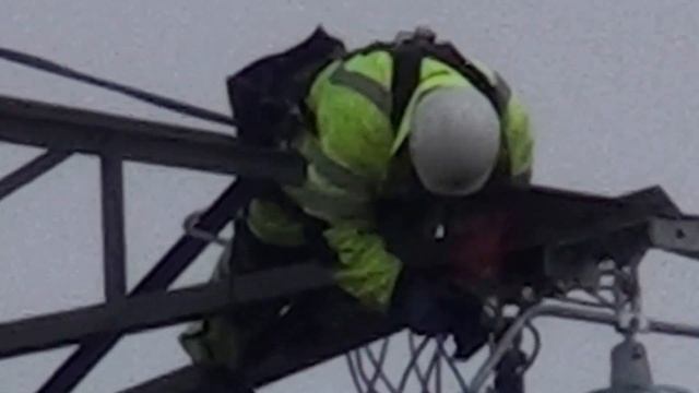 Power Lines - replacement of conductors on 400 kV ZX line at Docker, near Kendal, Cumbria смотреть онлайн