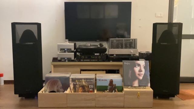 Don’t Whisper To Love - Benni Chawes смотреть онлайн