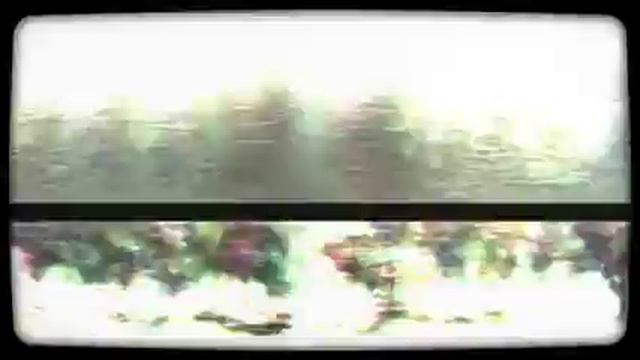 пароход плывет по воде  (Created With @Magisto)