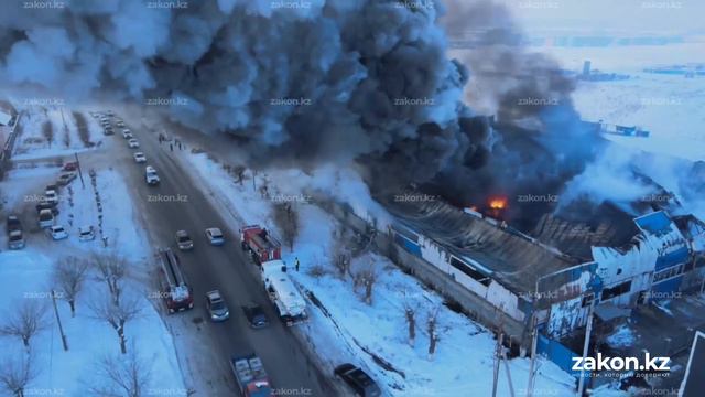 В Алматинской области горит промзона смотреть онлайн