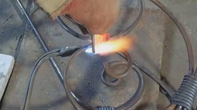 холодная ковка хомутик из 6- ки проволоки смотреть онлайн