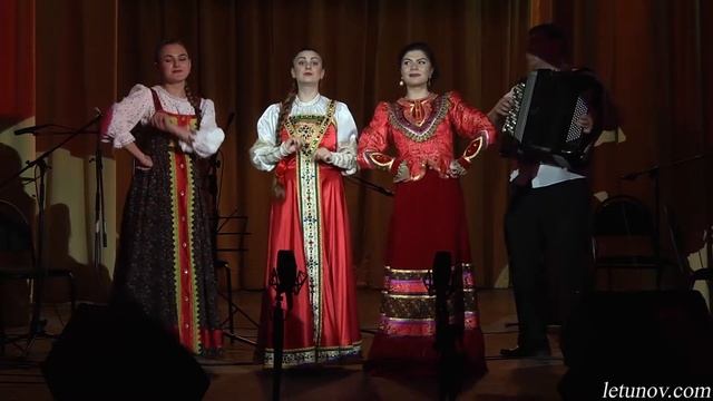 "Кадрили". Исп. Е. Котельникова, К. Воробейчикова, Г. Маслова, концертмейстер А. Летунов. смотреть онлайн