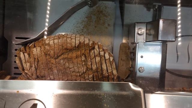 Автоматическая нарезка хлеба в Лидле смотреть онлайн