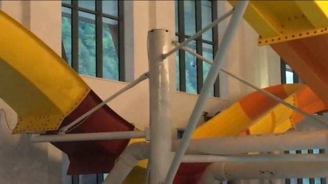 Неделя ВЛОГОВ Сочи! 2 день. / Самый красивый аквапарк "Галактика" смотреть онлайн