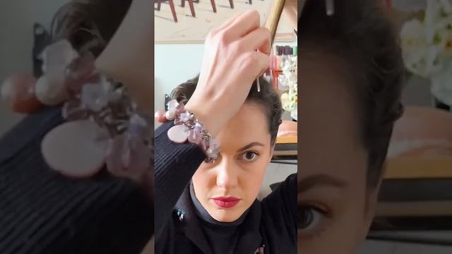 This one was highly requested. So here is how I do my 1950s ponytail! ? #vintagehair #1950sstyle смотреть онлайн