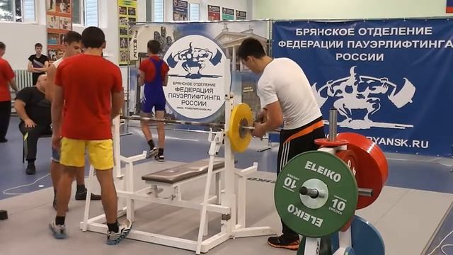 Жим лежа мужчины 53;59кг смотреть онлайн