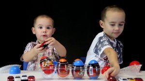 Машинки для детей Welly. Сюрпризы для детей. Surprise Eggs Cars Welly Kinder Toys