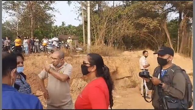 Agitated Guirdolim / Chandor locals confront officials - Live смотреть онлайн