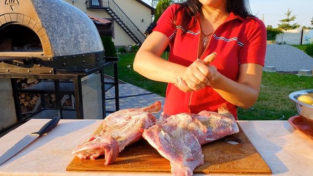 Разделка ЦЕЛОГО БАРАНА! Хрустящие и Сочные Бараньи НОЖКИ с Картофелем в ПЕЧИ смотреть онлайн