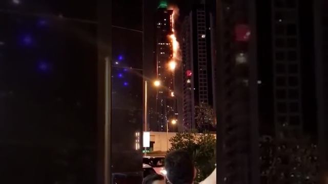 В Дубае горел один из высочайших небоскребов в мире Marina Torch смотреть онлайн