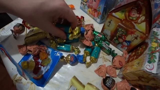 ОБЗОР НОВОГОДНИХ ПОДАРКОВ ИЗ АТБ смотреть онлайн