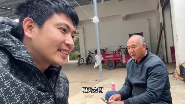 在陌生人家里吃年夜饭，体验当地特色云南菜，还给大叔买了酒 смотреть онлайн