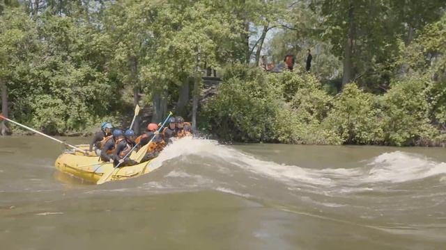 Daniel Ricciardo and Max Verstappen make a splash, rafting ahead of the Canadian Grand Prix смотреть онлайн