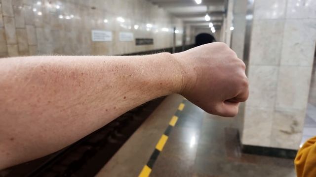 Метро Екатеринбурга - самая маленькая, но ламповая подземка. Обзор метро Урала с шутками смотреть онлайн