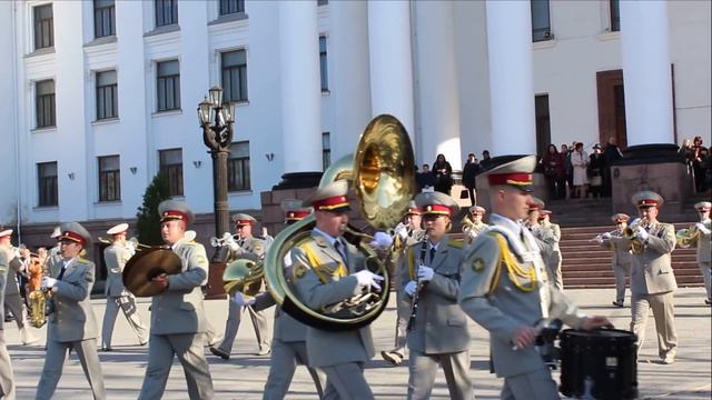 военный оркестр в Краматорске смотреть онлайн