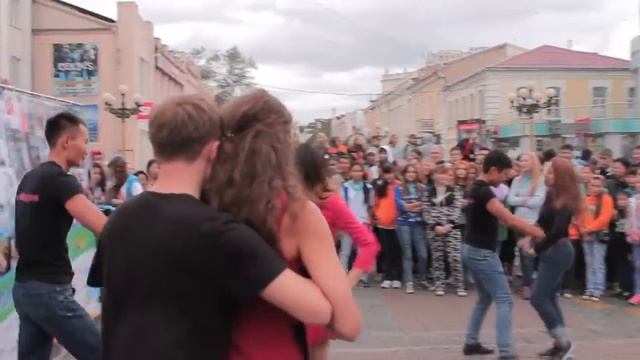 Бачата в День Города смотреть онлайн