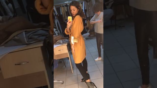 Очаровательное пальто с воротником стойкой из меха смотреть онлайн