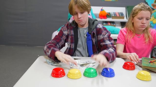 Poppy Playtime High School In Real Life смотреть онлайн