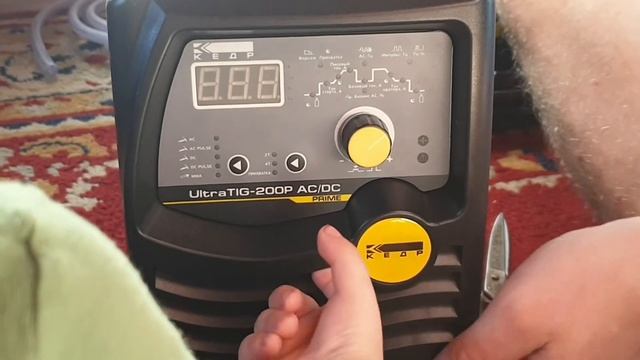Обзор аппарата дуговой сварки/КЕДР UltraTIG-200P AC/DC, 220В смотреть онлайн