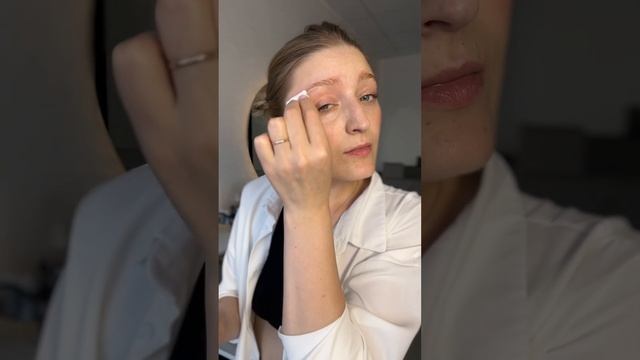 Красим брови вместе. смотреть онлайн