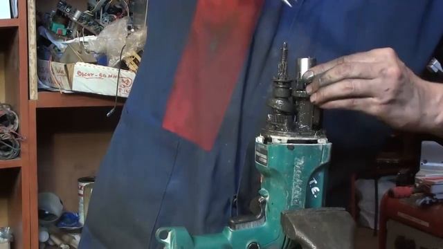 Makita HR 2450 нет удара