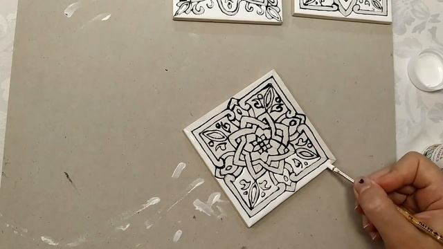 DIY | Расписываем плитку своими руками без обжига | Рисуем красками по стеклу и керамике смотреть онлайн