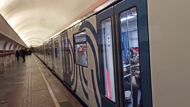 Метропоезд 81-765/766/767 Москва 34 на станции метро Таганская Таганско-краснопресненской линии. смотреть онлайн