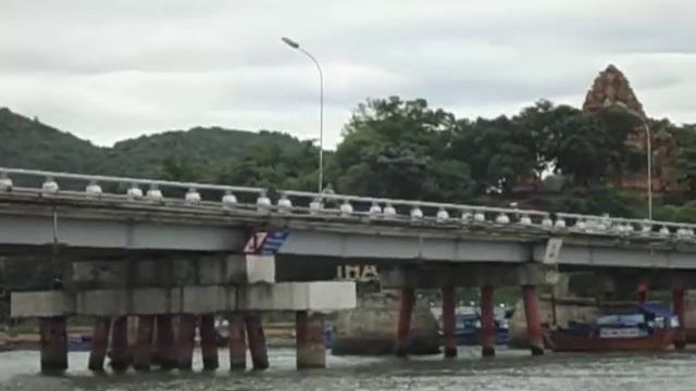 По реке на лодке: потрясающие виды Вьетнама! смотреть онлайн