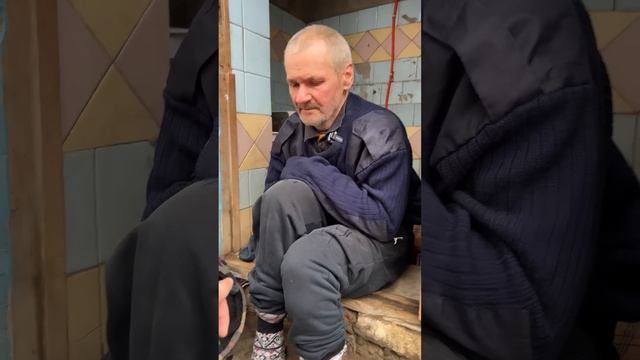 РУССКИЙ МУЖЧИНА ИНВАЛИД ЖИВЁТ В ТУАЛЕТЕ смотреть онлайн