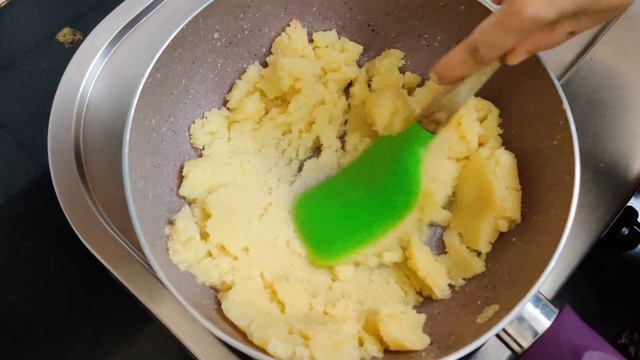 सूजी का दूध वाला हलवा एक बार ऐसे बनाएंगे सब पूछेंगे कैसे बना।Sooji ka Guthli wala Halwa|Sooji Halwa смотреть онлайн