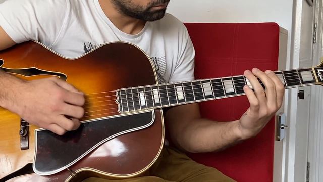 AS209 - Alone Again (Naturally) - Gilbert O'Sullivan - 1946 Gibson L-5 смотреть онлайн