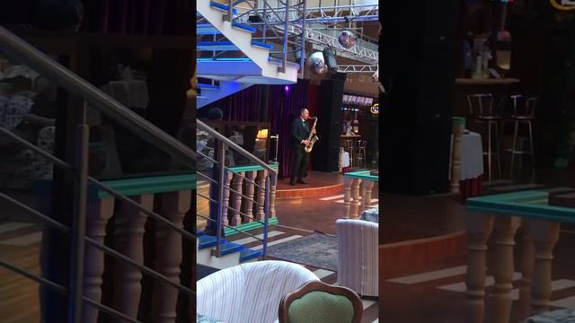 Саксофон на праздник смотреть онлайн