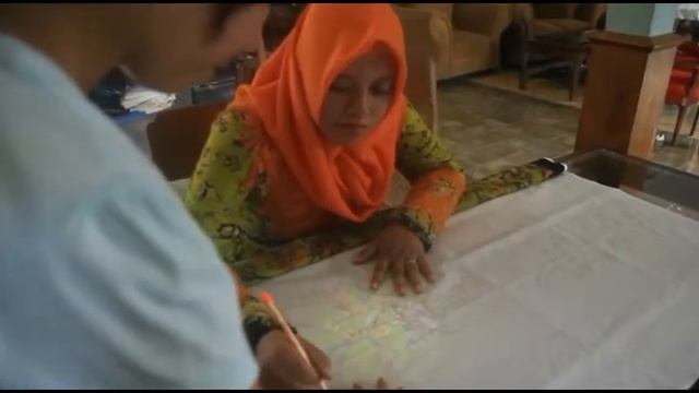 FILM SEMI DOKUMENTER " TSP BATIK TULIS WONOGIREN MENJADI INSPIRASI UNTUK BATIK INDONESIA" смотреть онлайн