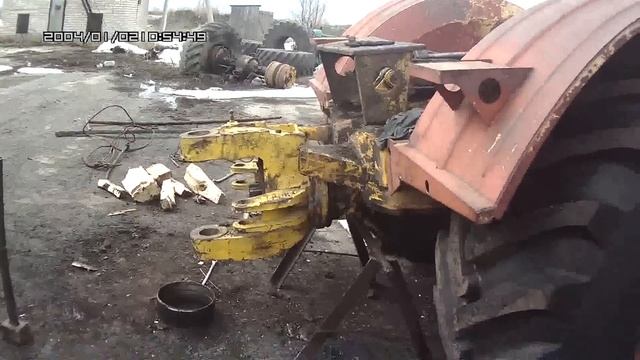 Замена задней полу-рамы и пром-опоры трактора К-700А смотреть онлайн