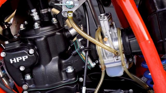 Side by Side Comparison 1983 & 1986 Honda CR250 Stock & Race Restorations смотреть онлайн