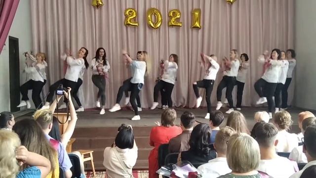 Выпуск 2021.3 школа-гимназия. 9-А,танец МАМЫ РУЛЯТ! смотреть онлайн