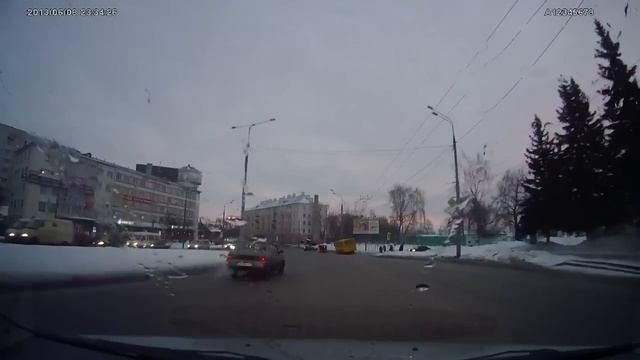 Во Владимире 13 февраля автобус № 5 врезался в столб:есть пострадавшие смотреть онлайн