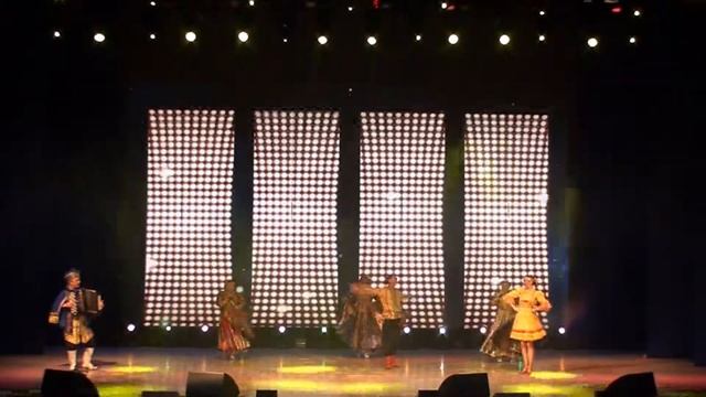 "Брякнули рюмки-тарелки" смотреть онлайн