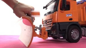 Большая машина Bruder убирает снег - Машинки для детей