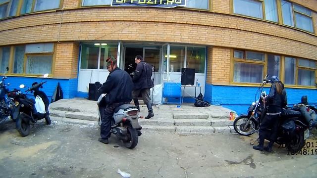 Ганс-терминатор и Боксер на скутере Николы смотреть онлайн