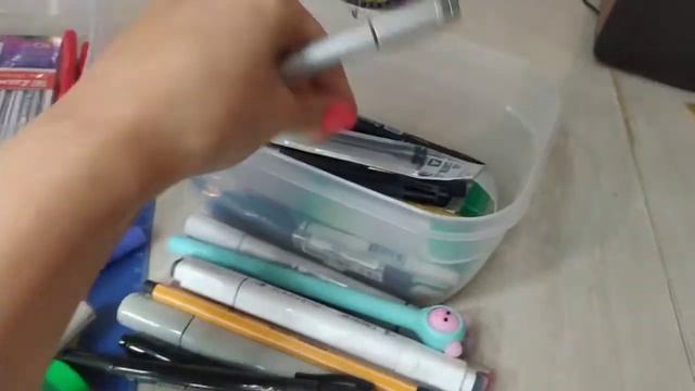 ?ЧЕМ Я РИСУЮ ?АРТ МАТЕРИАЛЫ ???мир бумажек/бумажный мир/бумажные сюрпризы! смотреть онлайн