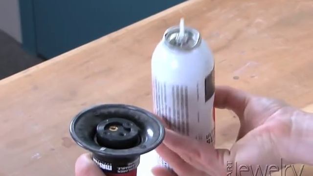 Art Jewelry - Filling a butane torch with fuel смотреть онлайн