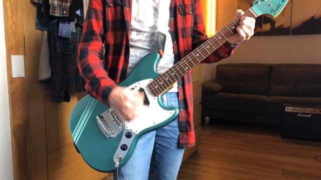 Fender MG-69 Competition Mustang (2004) Demo - Nirvana Riffs смотреть онлайн