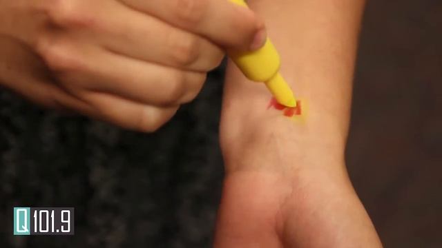 Life Hacks "Removing Permanent Marker" смотреть онлайн