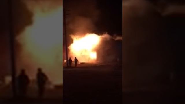 Mirror Lumber and Farm Supply goes up in flames in the Hamlet of Mirror смотреть онлайн