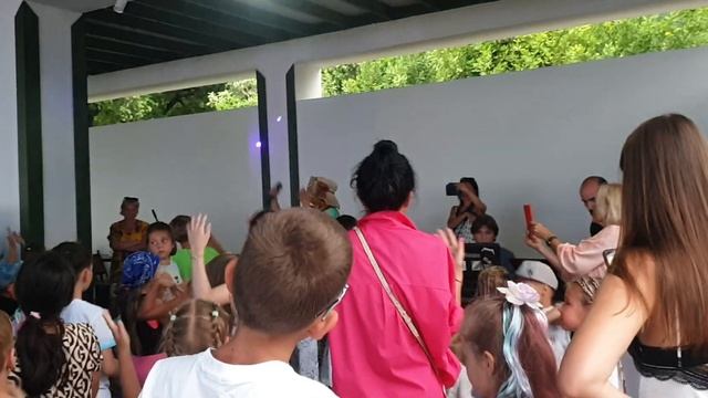 город Гагра) прогулка по набережной в кафе) смотреть онлайн