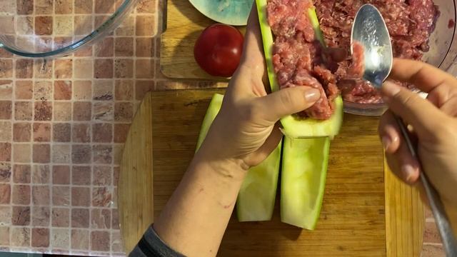 Полезный обед на "скорую руку"! Фаршированные кабачки. смотреть онлайн