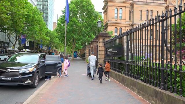 Sydney Australia Walking Tour At Christmas - St Mary's Cathedral | 4K HDR