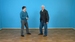 Защита от серии прямого и бокового удара рукой.