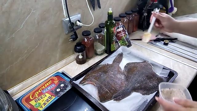 Камбала жареная в духовке с гранатовой солью, праванскими травами и оливковым маслом)) Вкуснятина! смотреть онлайн